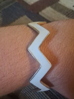 White Zigzag Metal Bracelet Chevron